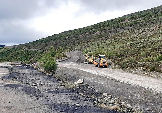 Mina a cielo abierto: ahí Tragsa coordina las obras de restauración financiadas por la UE y para las que tiene subcontratadas a empresas de maquinaria relacionadas con Victorino Alonso.