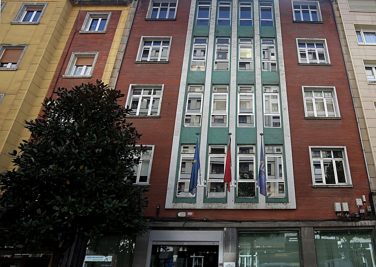 Imagen secundaria 1 - Las sedes universitarias en la calle Principado, González Besada y el Edificio Histórioc