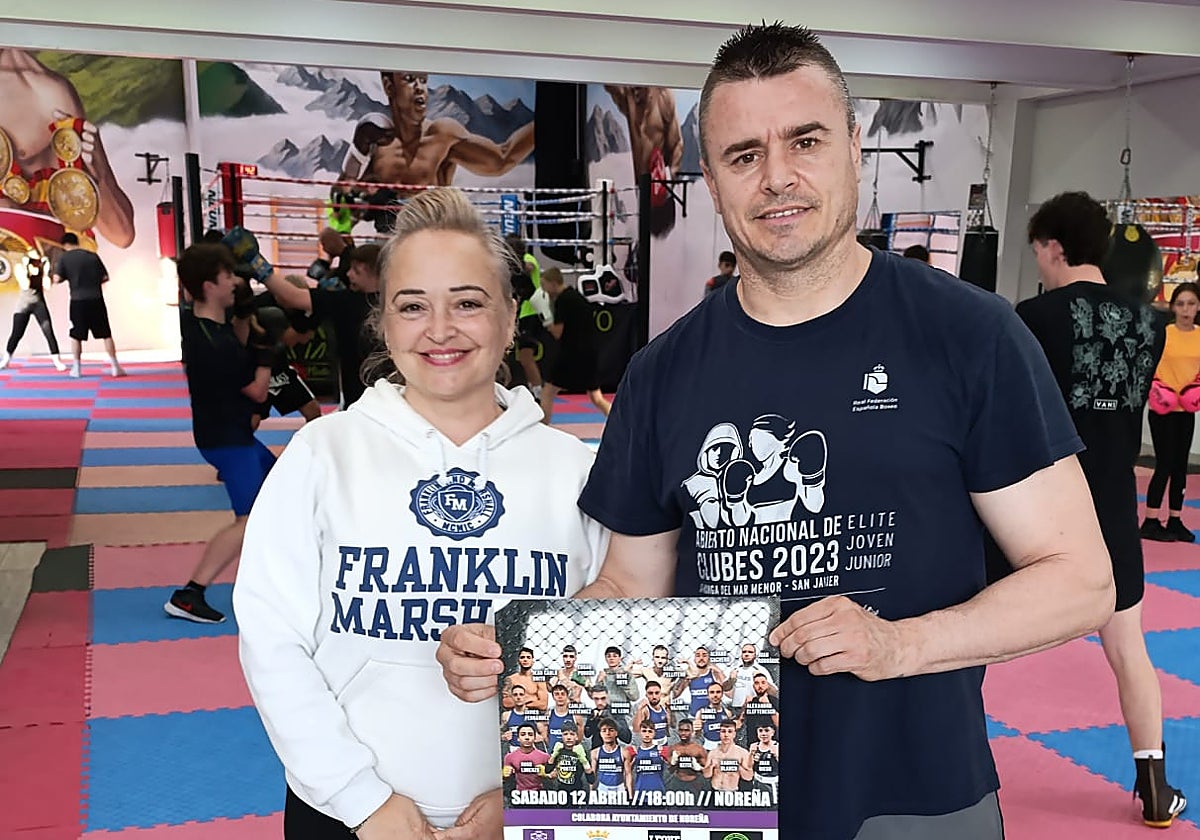 La edil Patricia Redondo y Aitor Nieto, organizador de la velada.