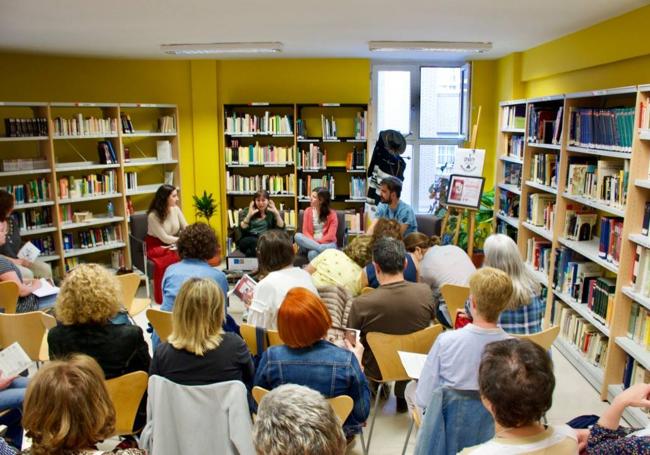 Encuentro con autores. La agenda programa charlas y presentaciones.