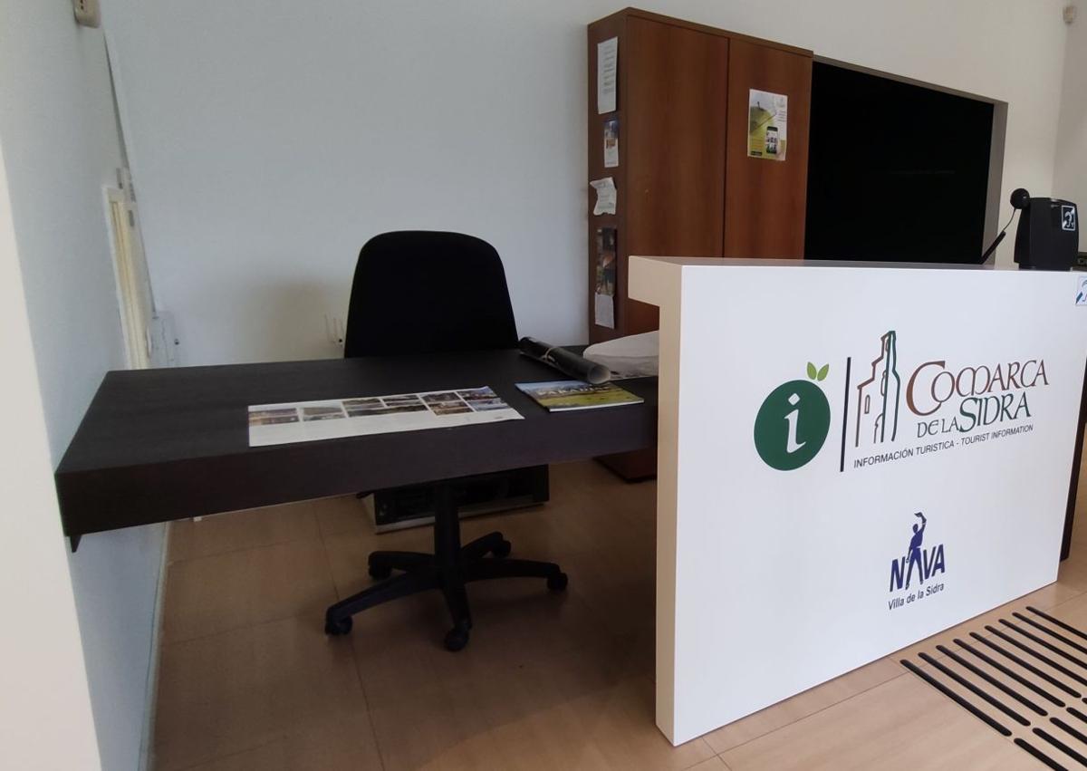 Imagen secundaria 1 - Centro de visitantes de Colunga, oficina de Nava y un tótem en Villaviciosa.