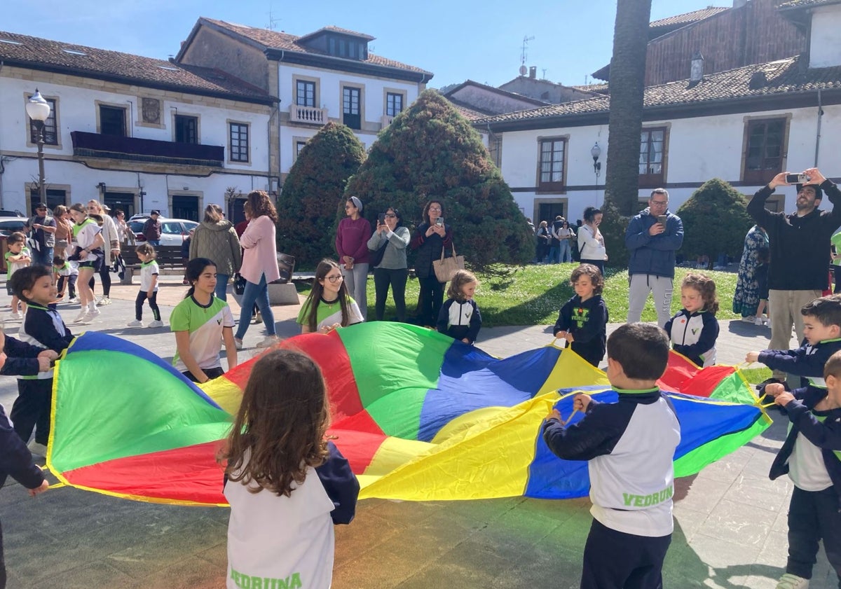 Imagen principal - Los alumnos disfrutaron de la jornada, llena de actividades.