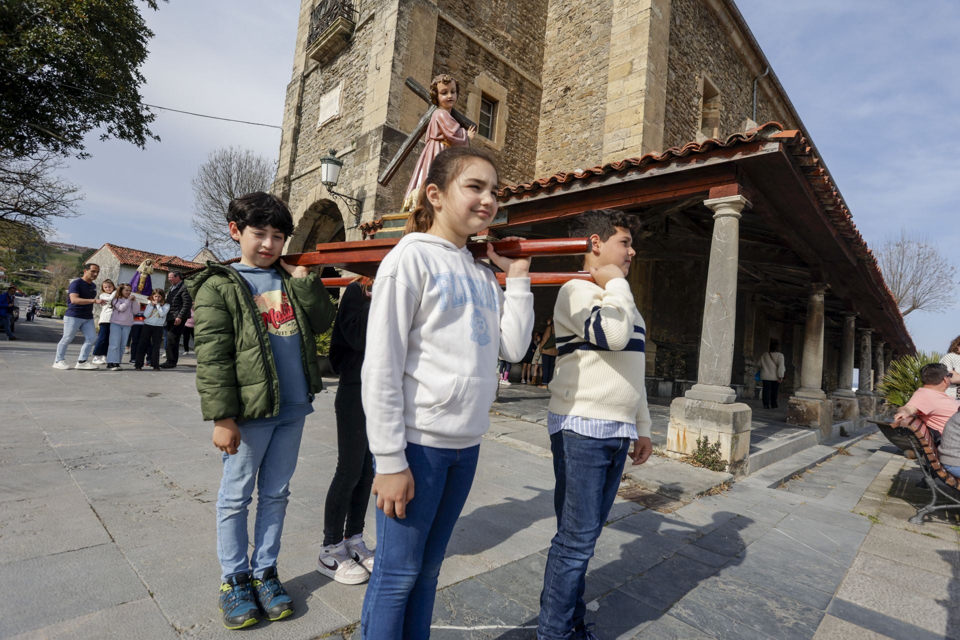 Vía Crucis infantil para abrir la Semana Santa en Luanco