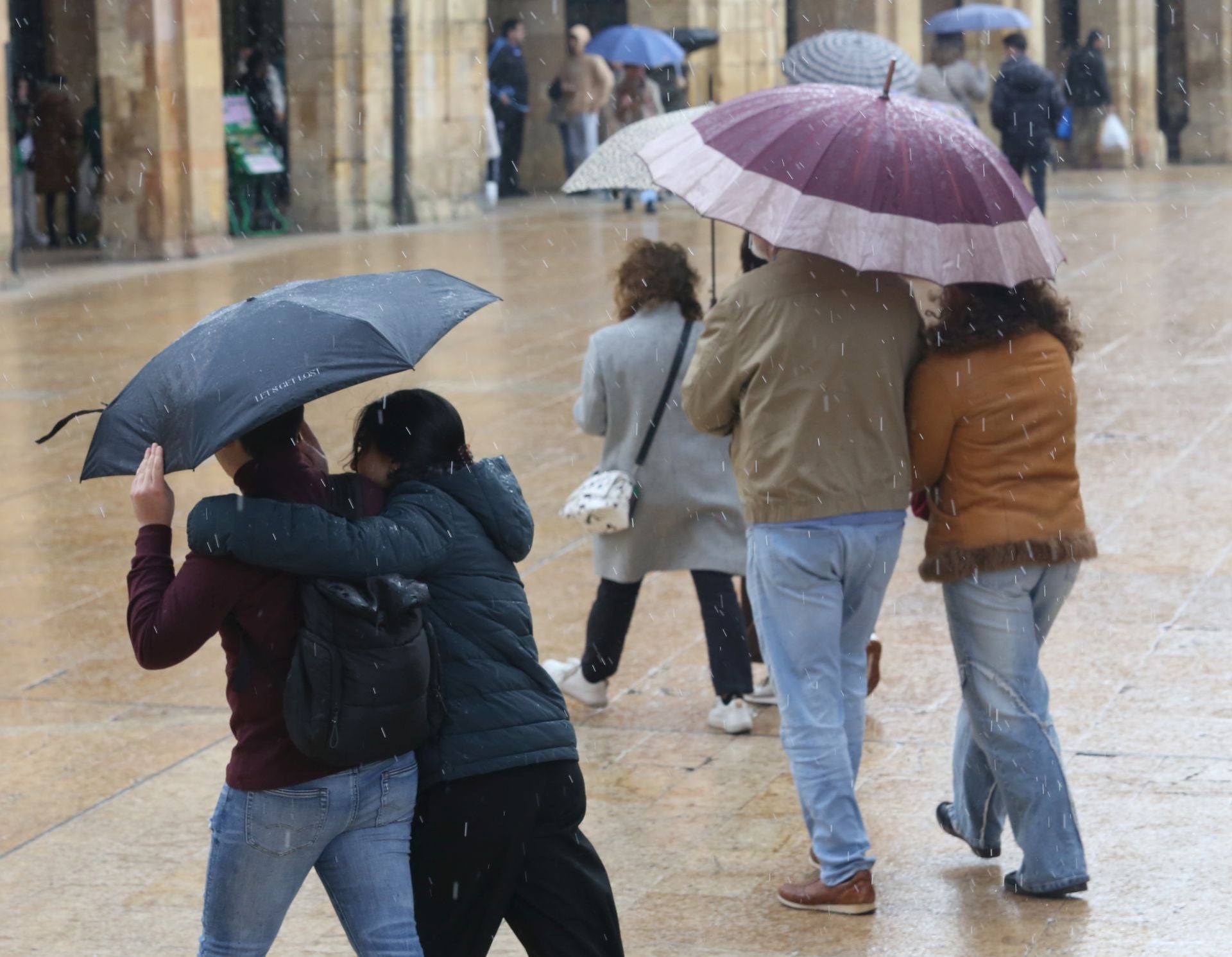 Breve pero intensa granizada en Oviedo