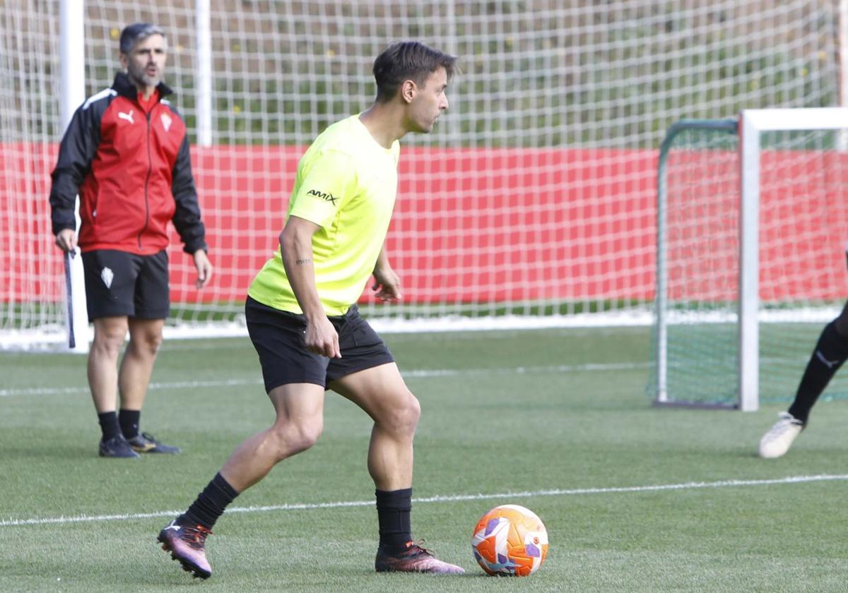 Kevin Vázquez habla de «liberación» tras el triunfo del Sporting de Gijón en Elda: «Solo nos valía ganar»