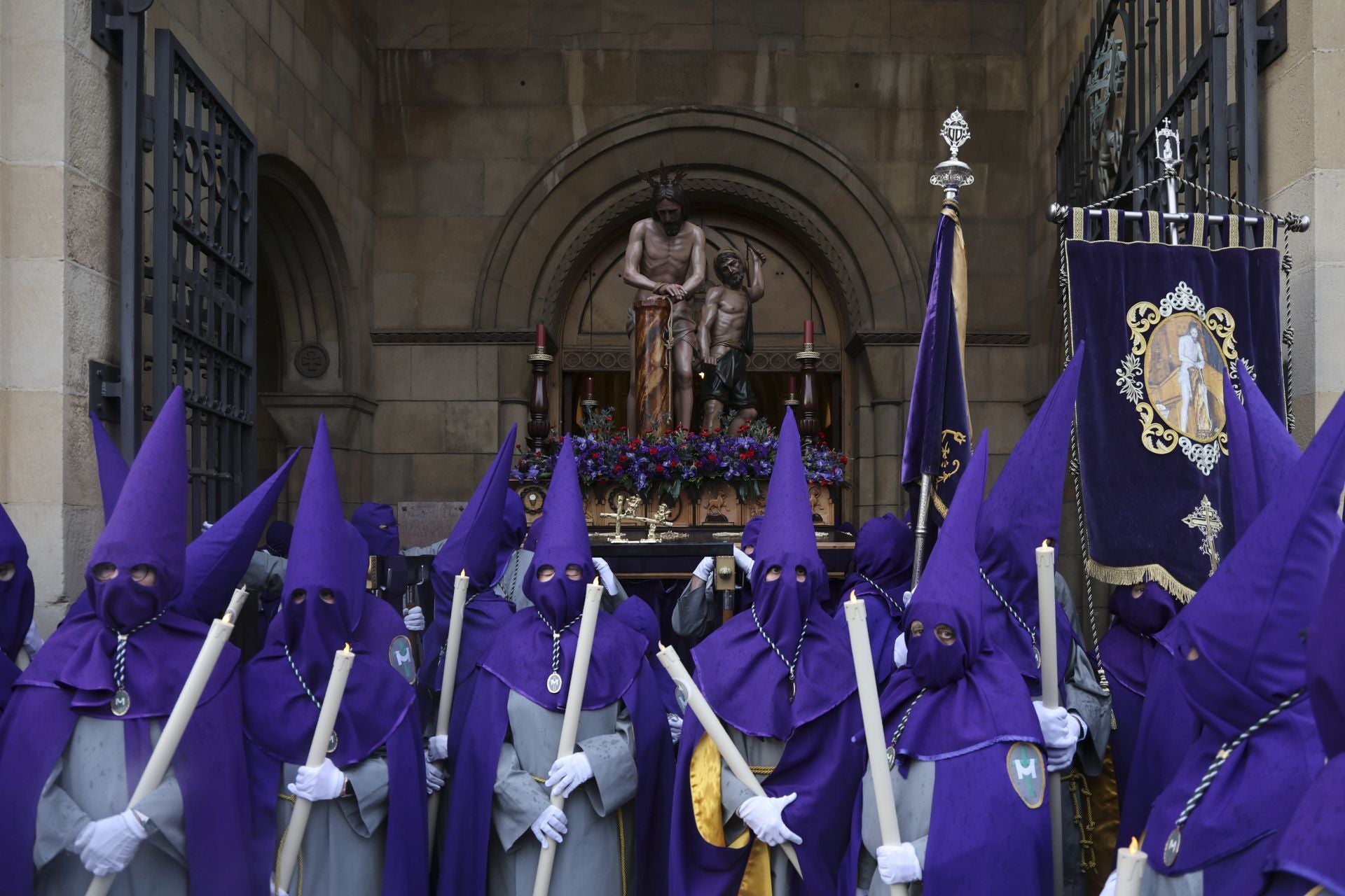 La lluvia obliga a cancelar la procesión del Silencio en Gijón