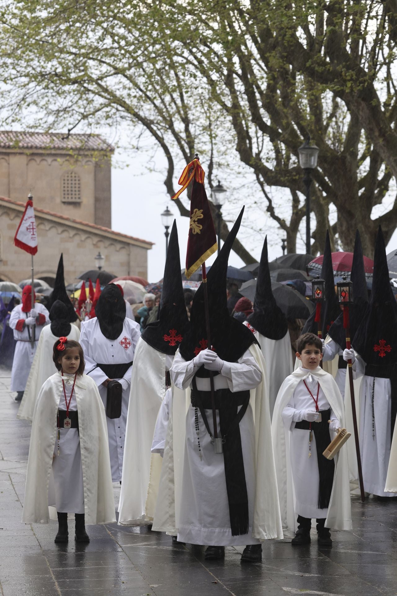 La lluvia obliga a cancelar la procesión del Silencio en Gijón