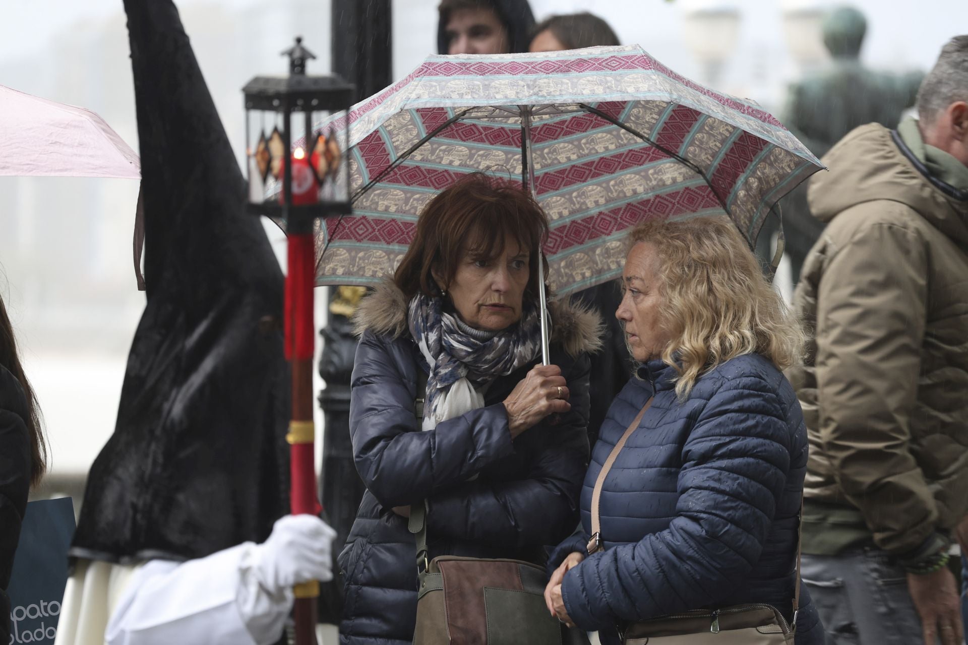 La lluvia obliga a cancelar la procesión del Silencio en Gijón