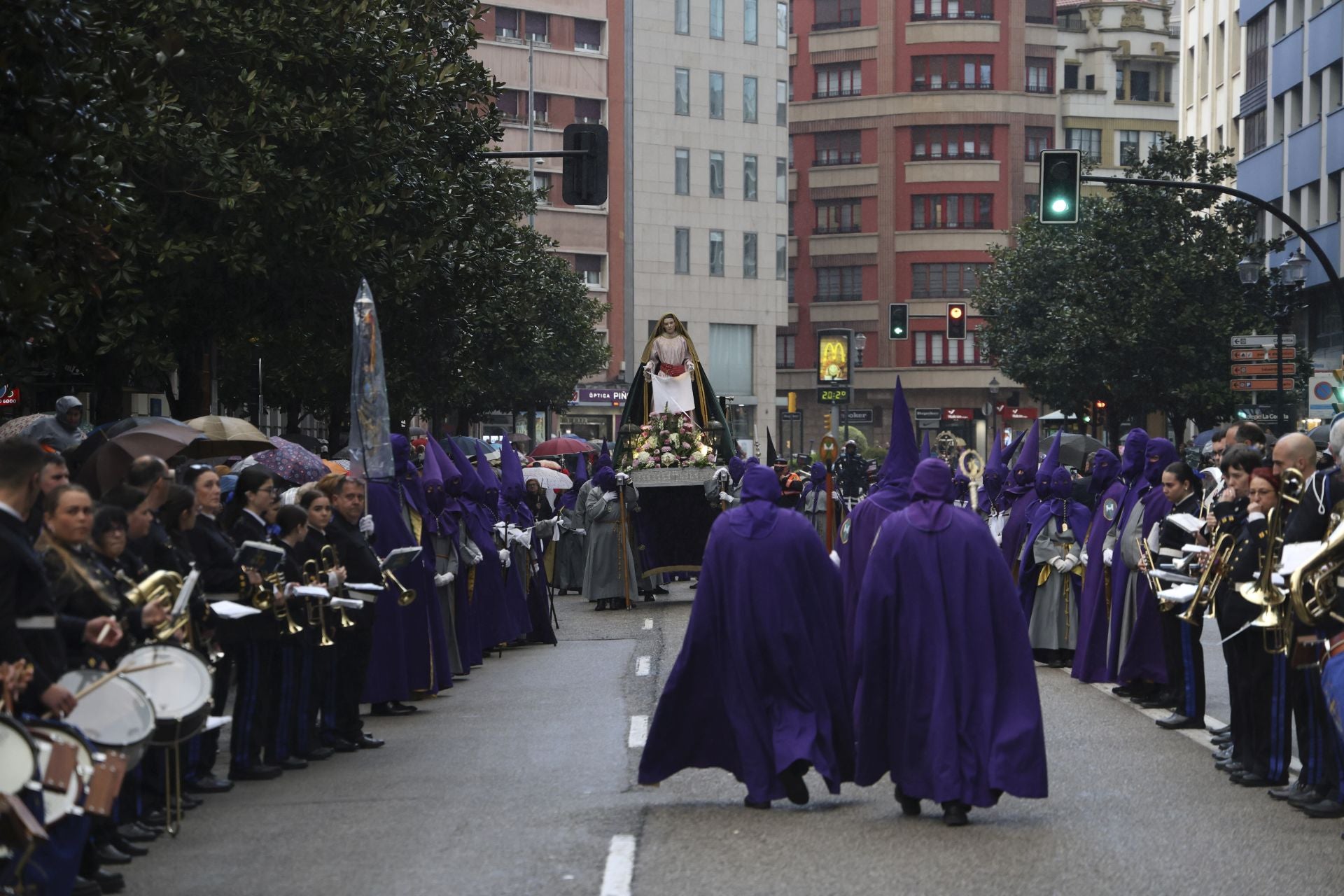 El Encuentro Camino del Calvario recorre Gijón
