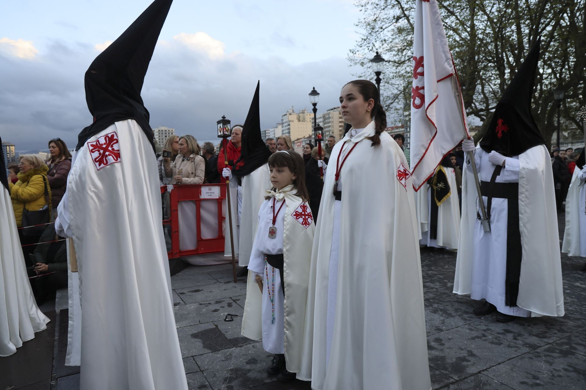 El Encuentro Camino del Calvario recorre Gijón