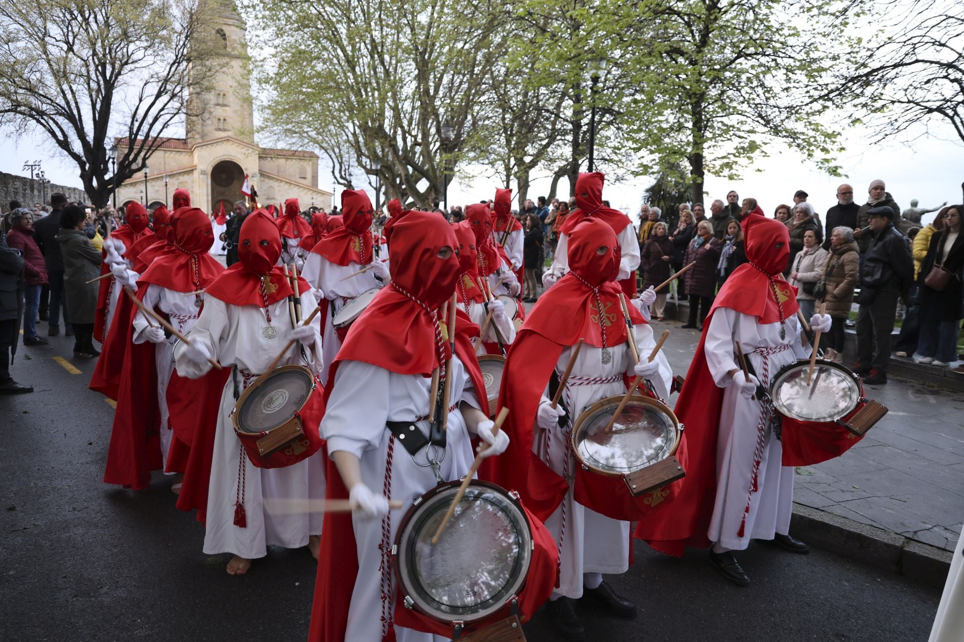 El Encuentro Camino del Calvario recorre Gijón