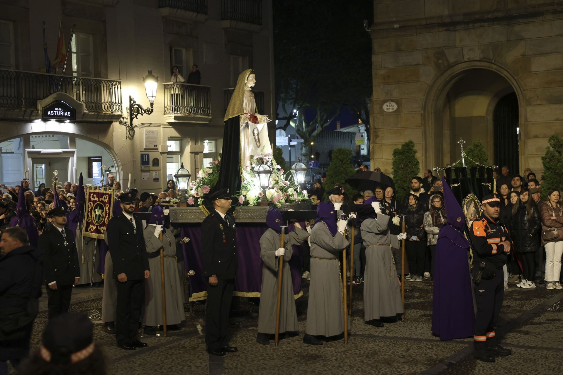El Encuentro Camino del Calvario recorre Gijón
