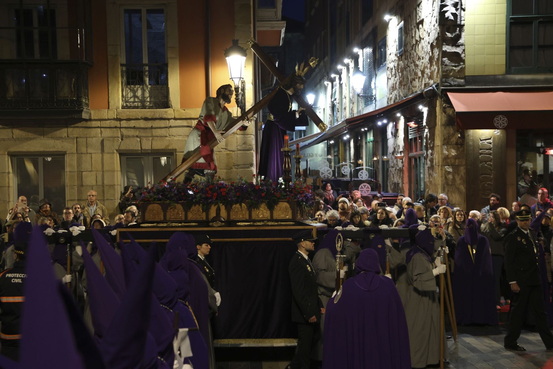 El Encuentro Camino del Calvario recorre Gijón