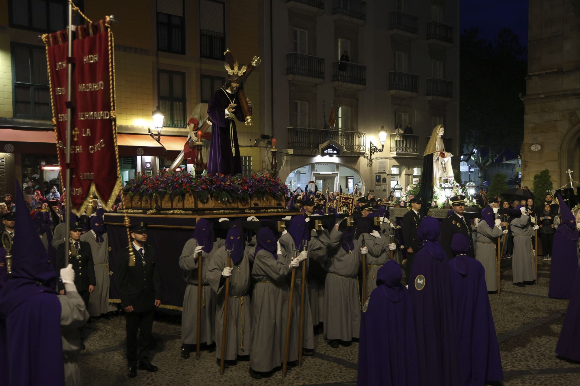 El Encuentro Camino del Calvario recorre Gijón