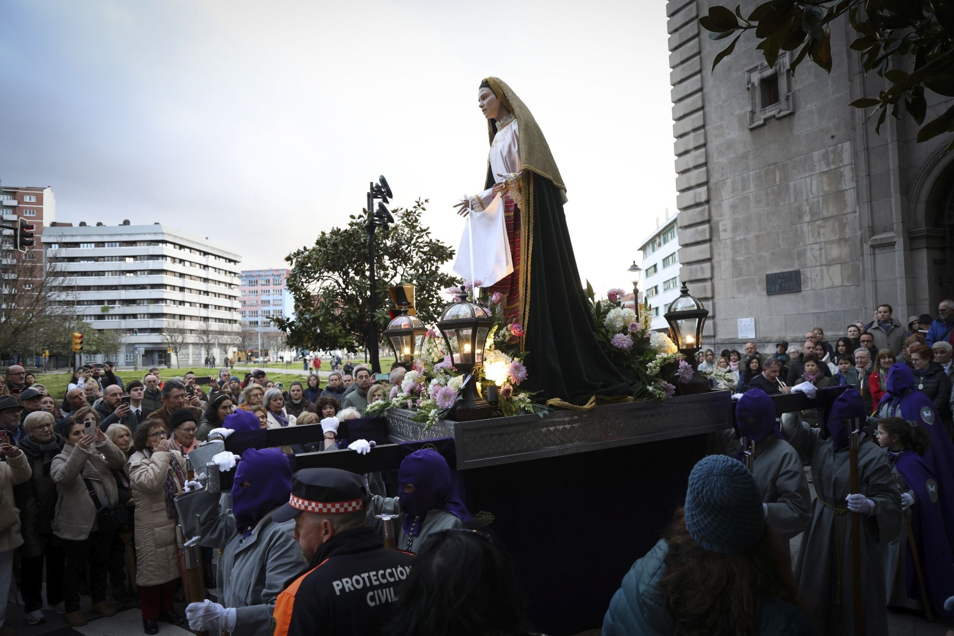 El Encuentro Camino del Calvario recorre Gijón