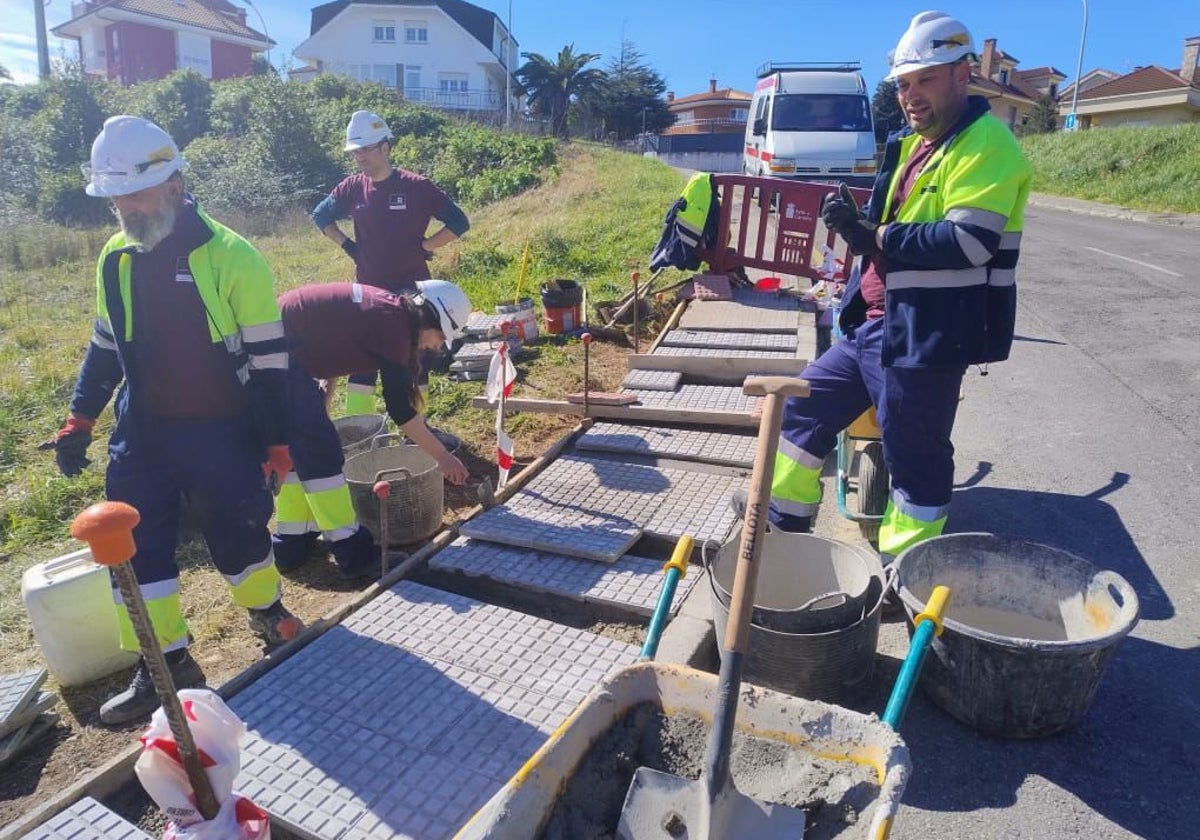 Carreño repara el acceso peatonal a El Llagarón, en Candás