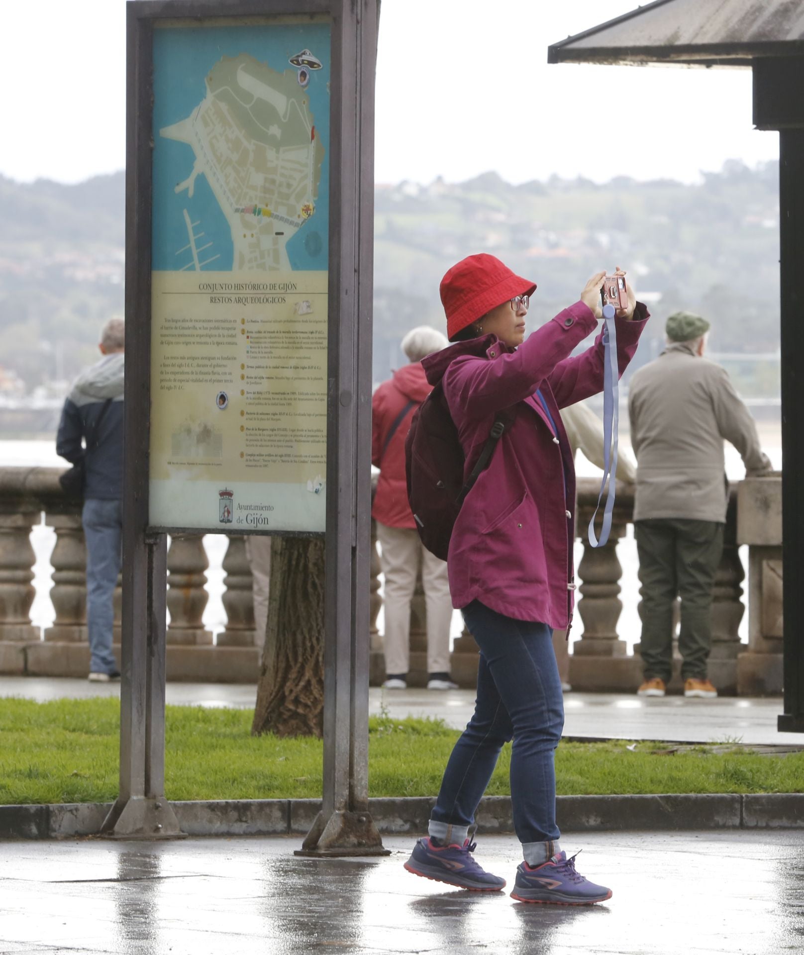 Gijón se llena de británicos con la llegada del primer gran crucero de la temporada