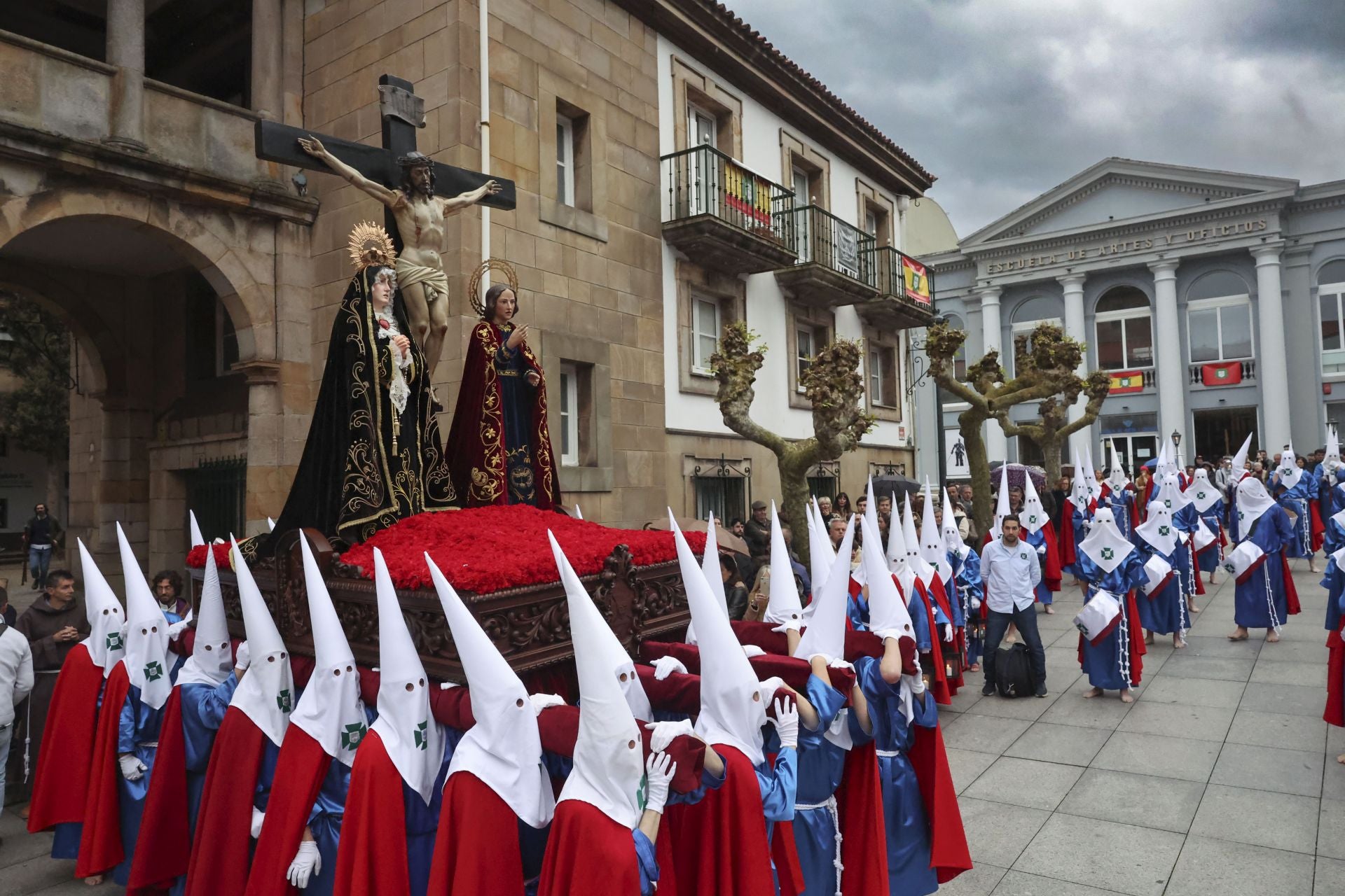 Avilés procesiona por Semana Santa