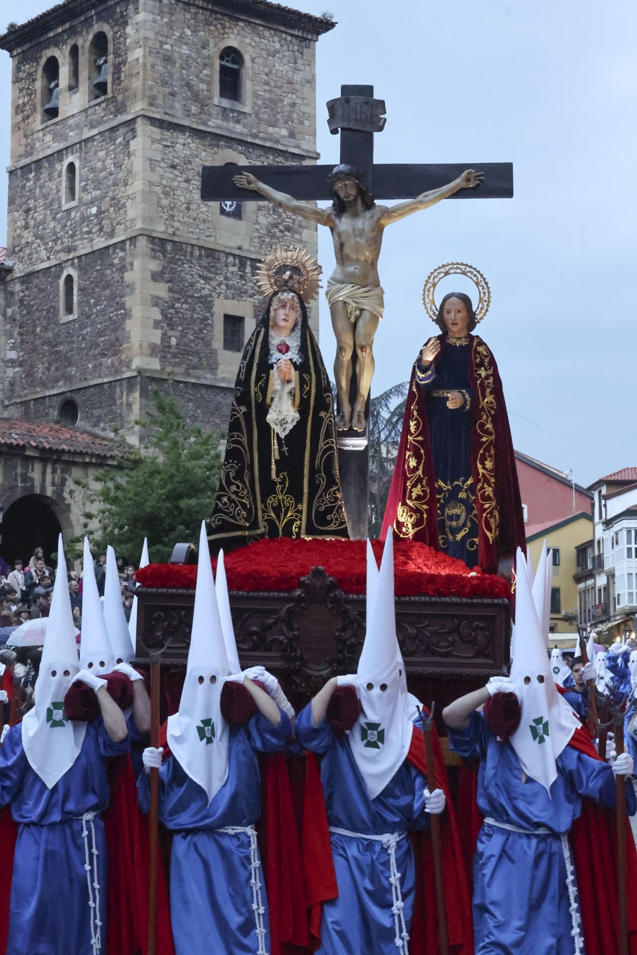 Avilés procesiona por Semana Santa