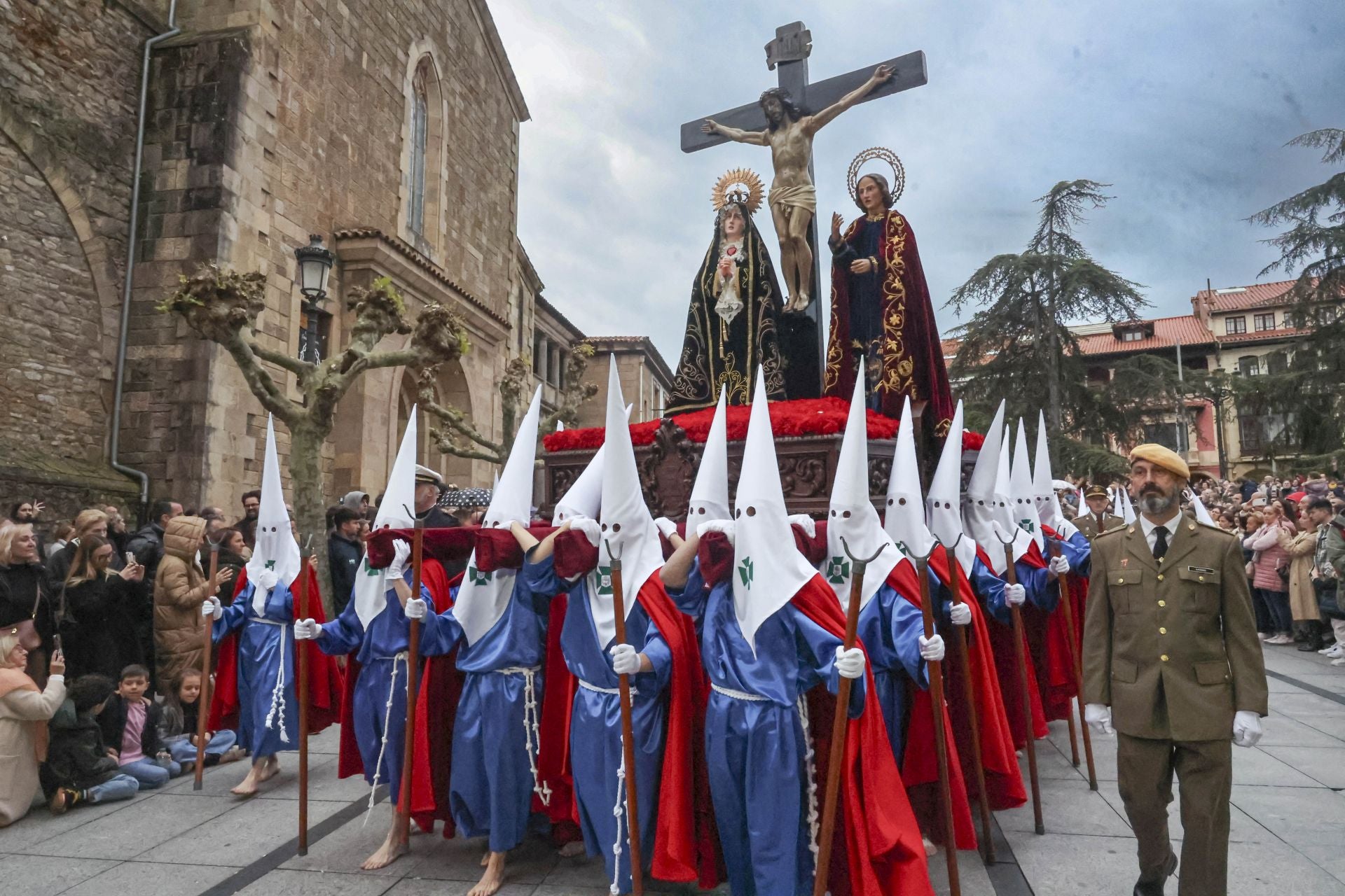 Avilés procesiona por Semana Santa