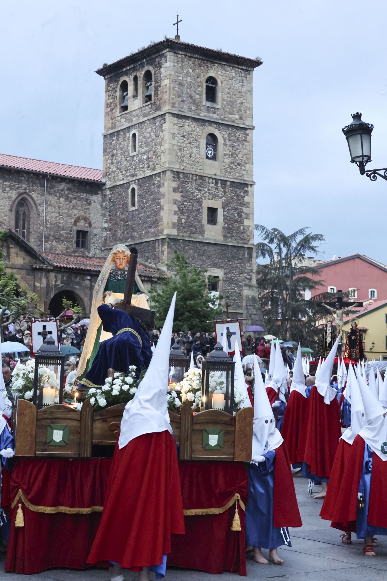 Avilés procesiona por Semana Santa