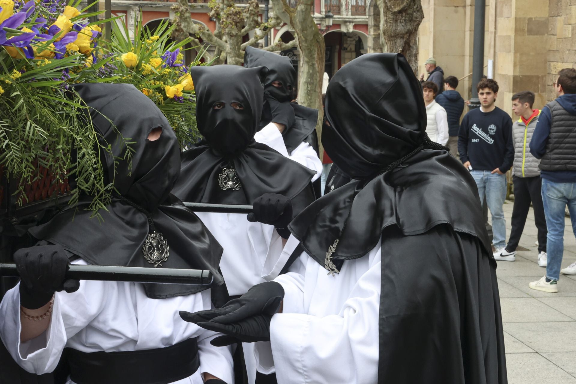 Avilés procesiona por Semana Santa