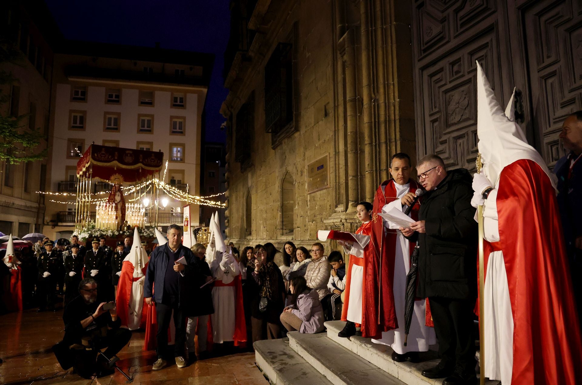 Jesús Cautivo recorre las calles de Oviedo