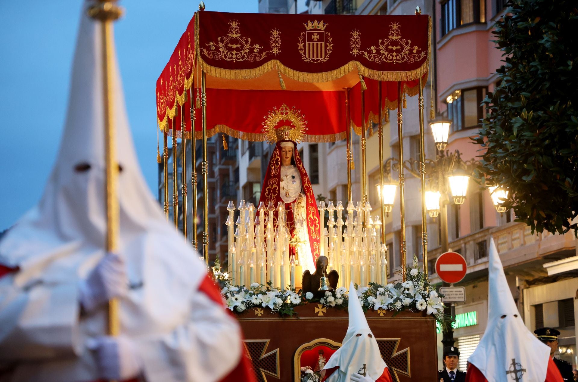 Jesús Cautivo recorre las calles de Oviedo