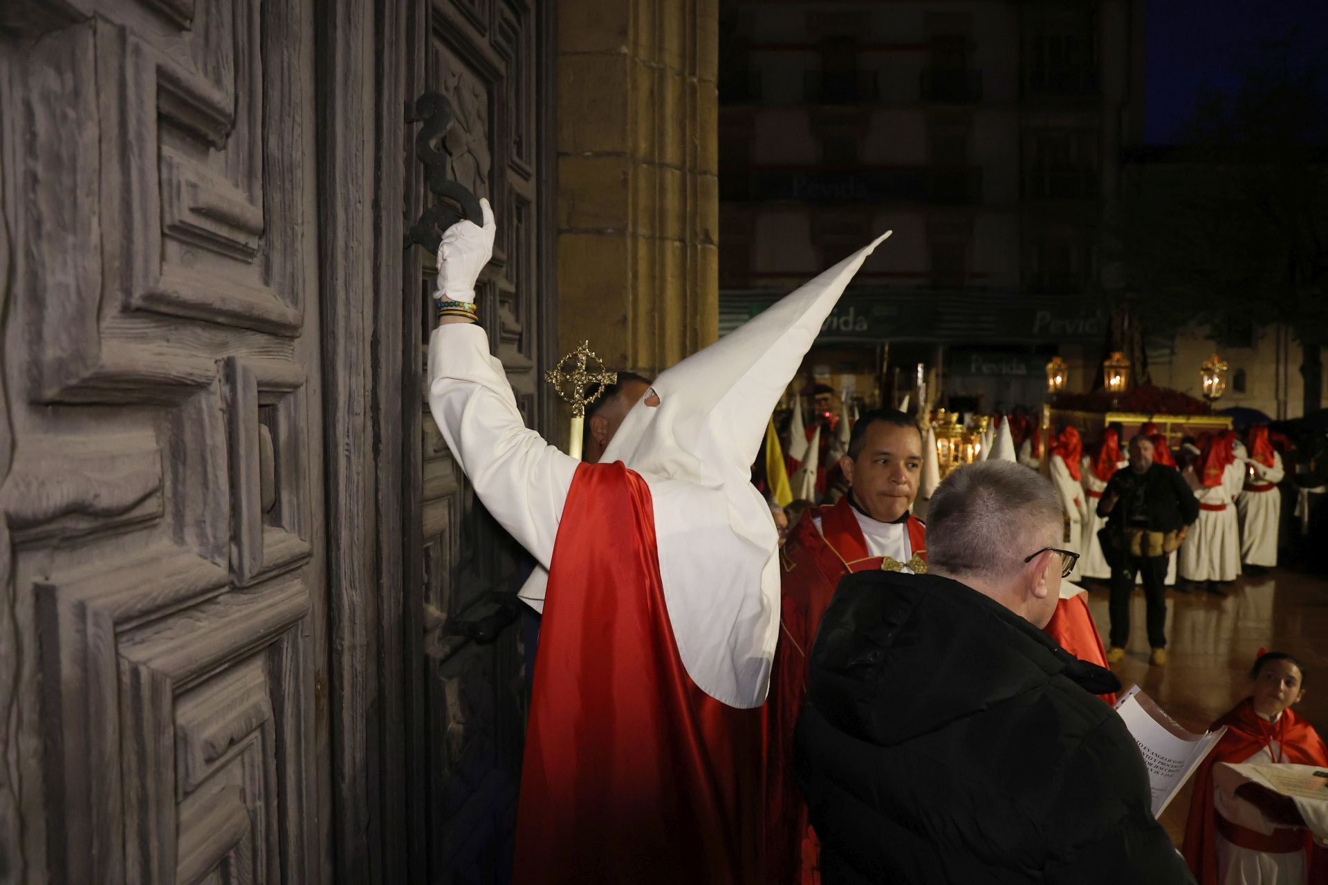 Jesús Cautivo recorre las calles de Oviedo