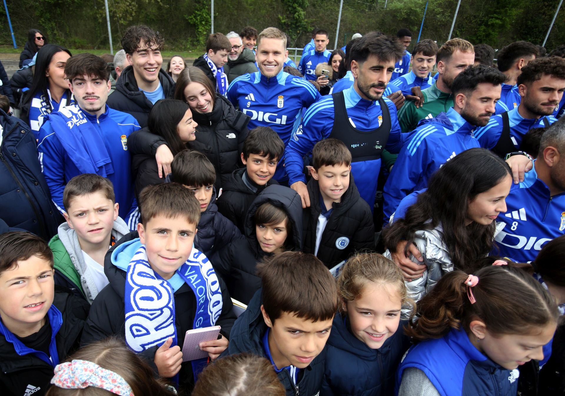 Los oviedistas más jóvenes, volcados con su equipo