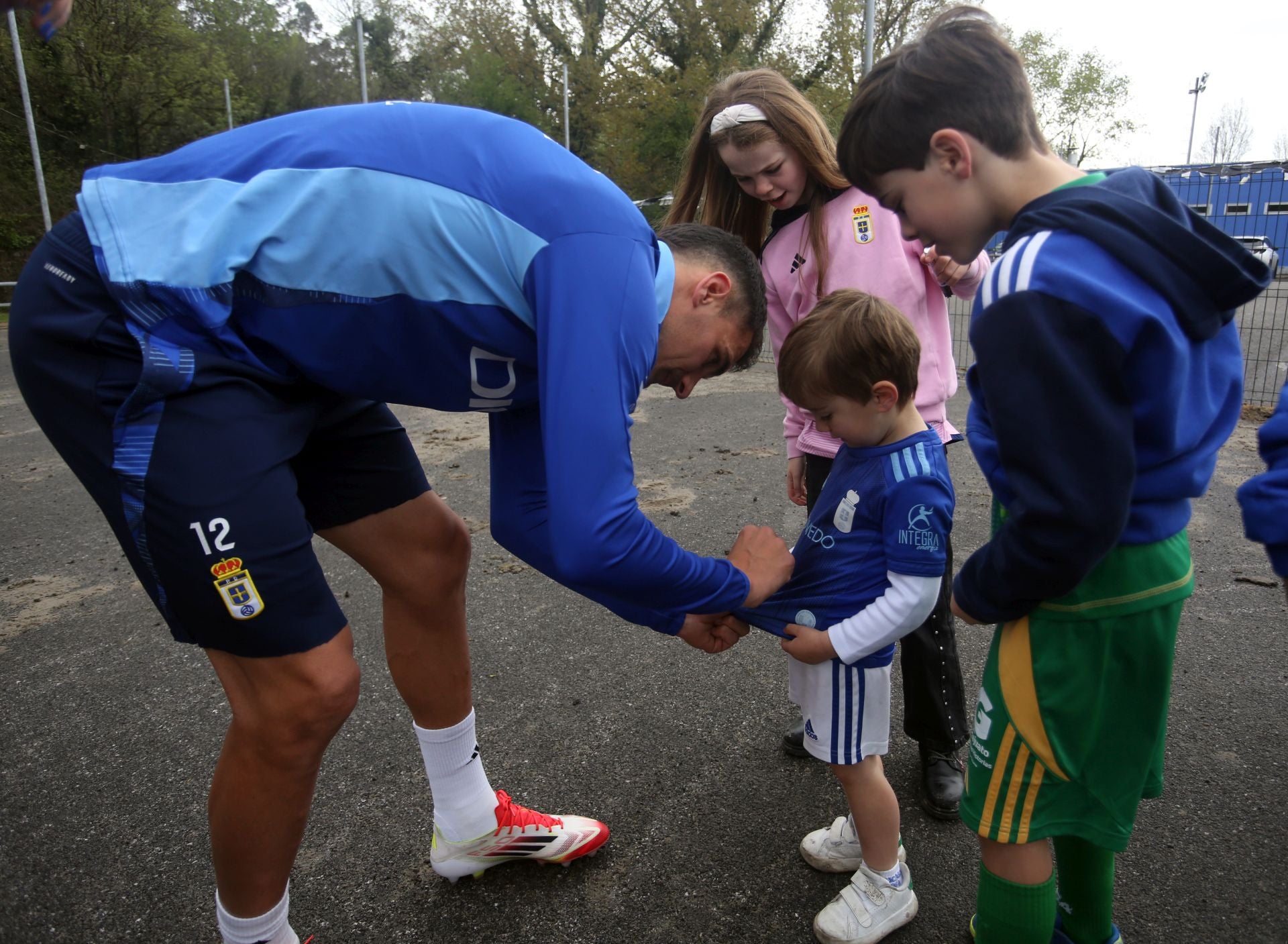 Los oviedistas más jóvenes, volcados con su equipo