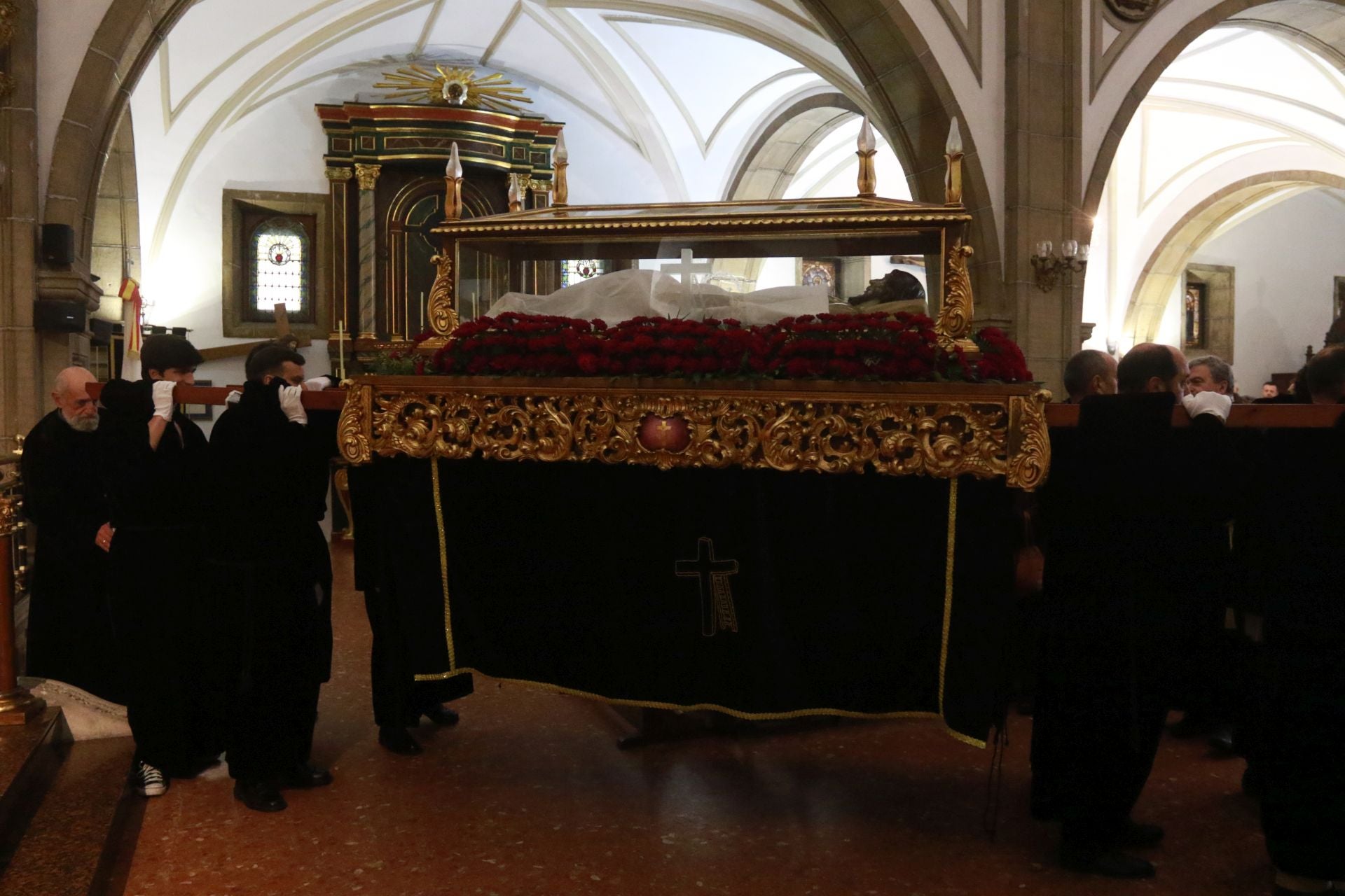 Fotos: El mal tiempo obliga a suspender la procesión en Candás