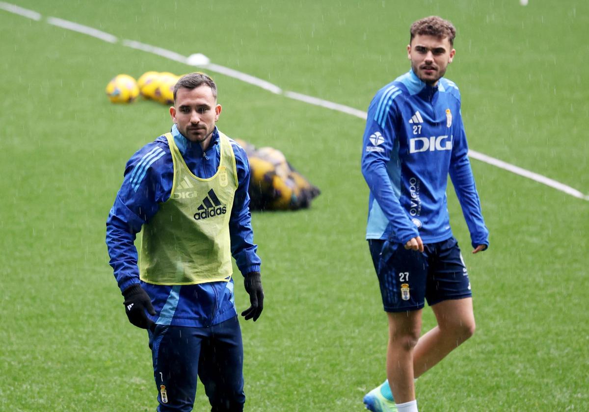 Álex Cardero, jugador del Real Oviedo: «Quedan siete finales y vamos a muerte»