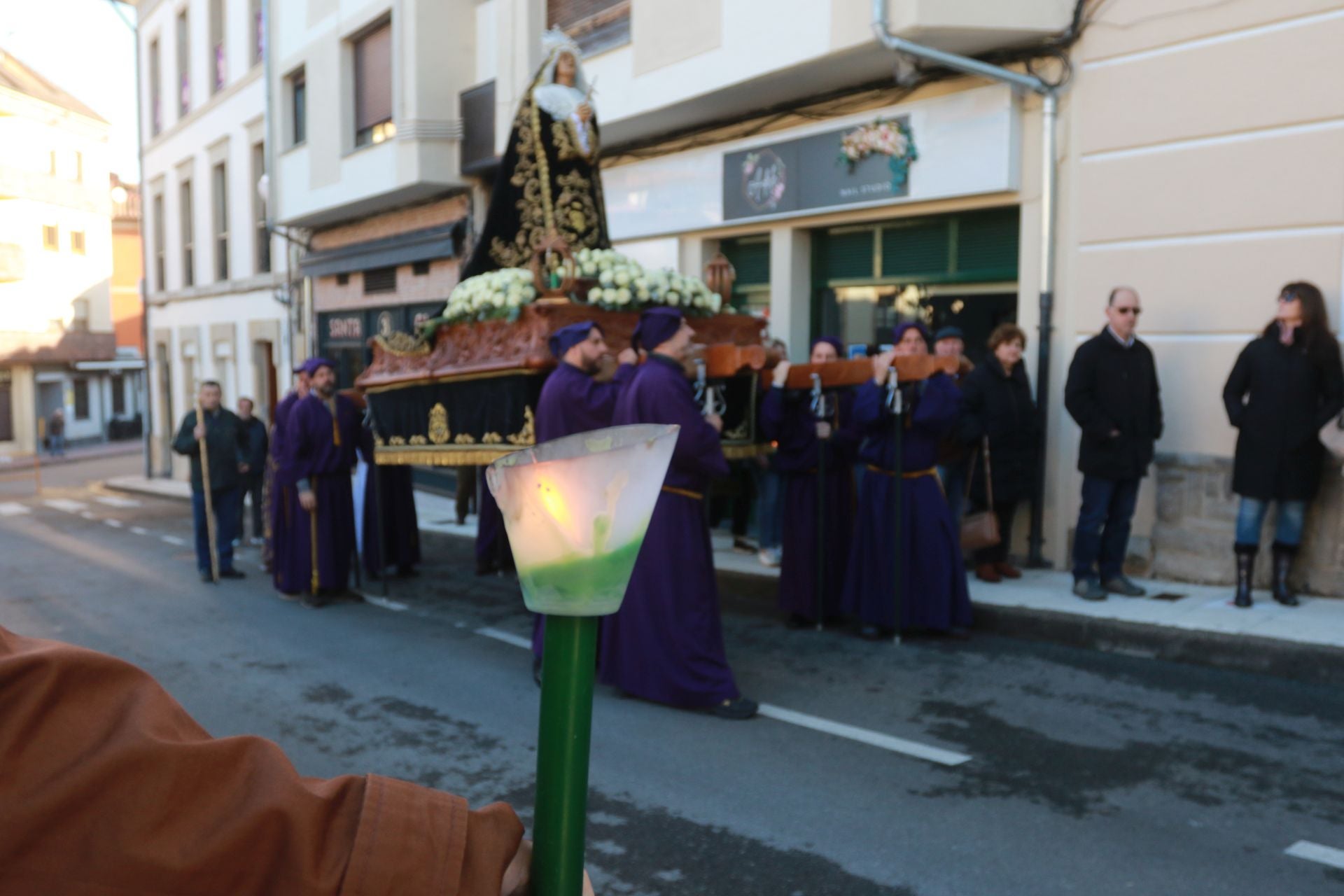 Así vivió Villaviciosa la procesión de la Soledad