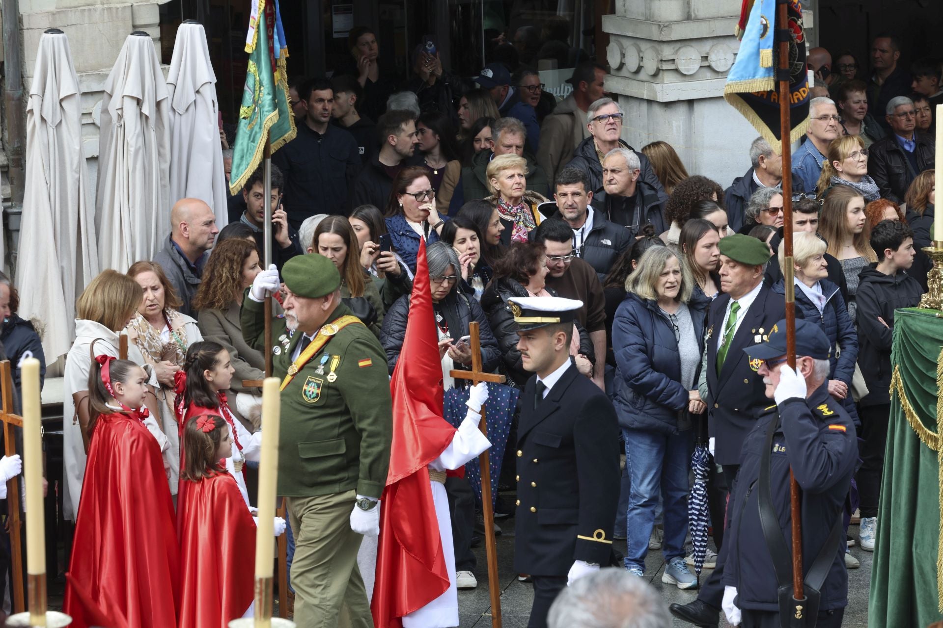 Las mejores imágenes de la procesión del Santo Entierro en Avilés