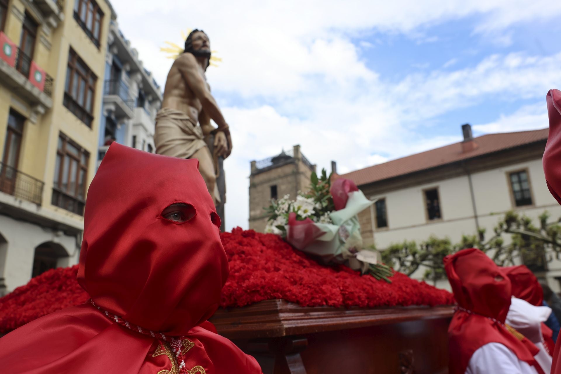 Las mejores imágenes de la procesión del Santo Entierro en Avilés