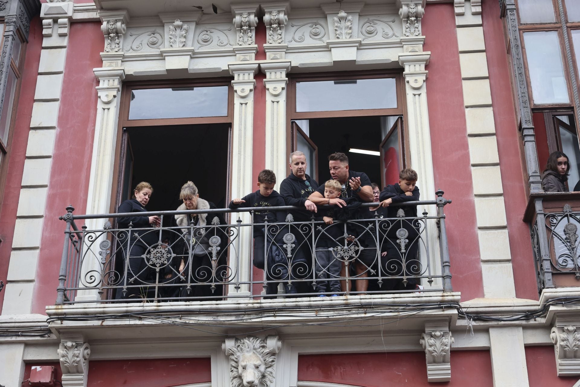 Las mejores imágenes de la procesión del Santo Entierro en Avilés
