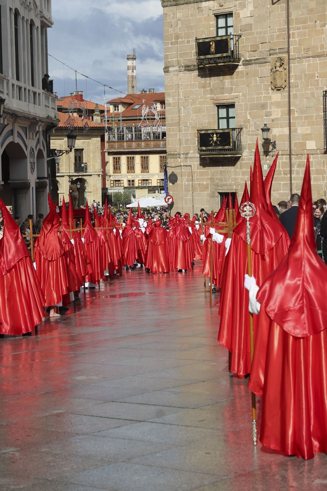 Las mejores imágenes de la procesión del Santo Entierro en Avilés