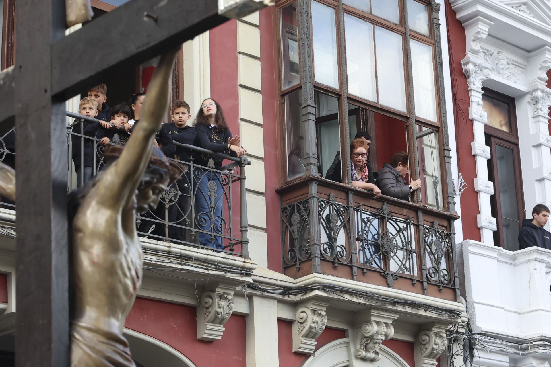 Las mejores imágenes de la procesión del Santo Entierro en Avilés