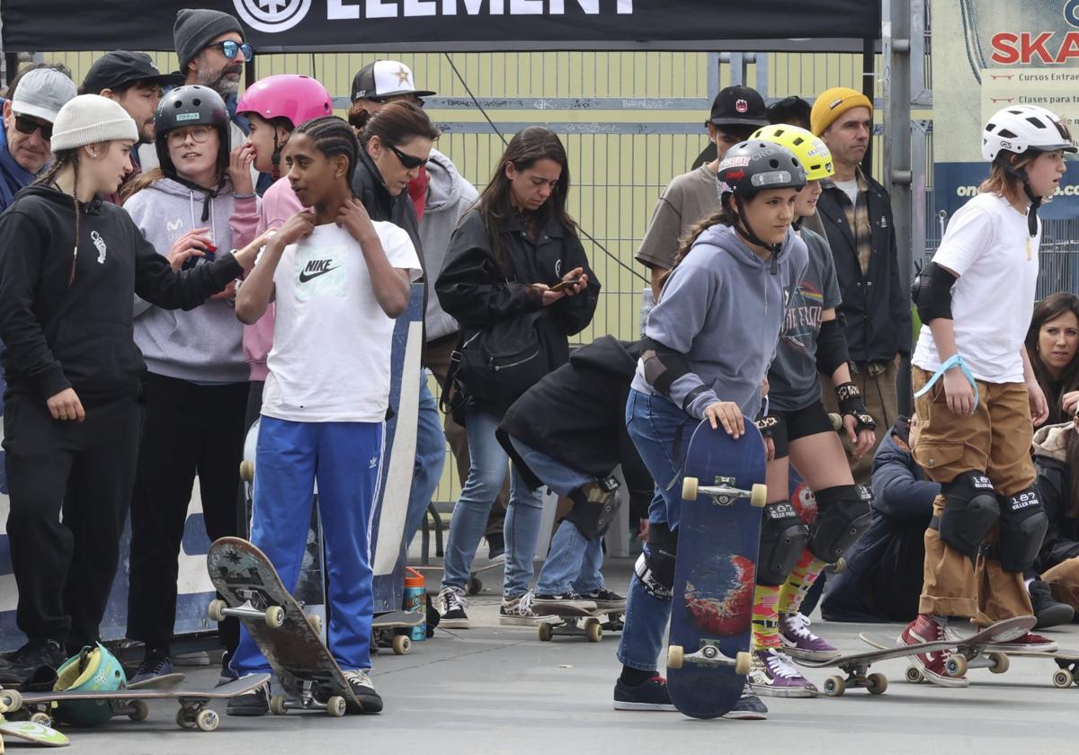 Inicio de la competición sub 16 femenina en el skatepark de La Magdalena.