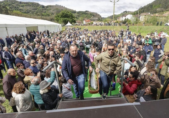 Así ha sido la emocionante subasta del Campanu de Asturias