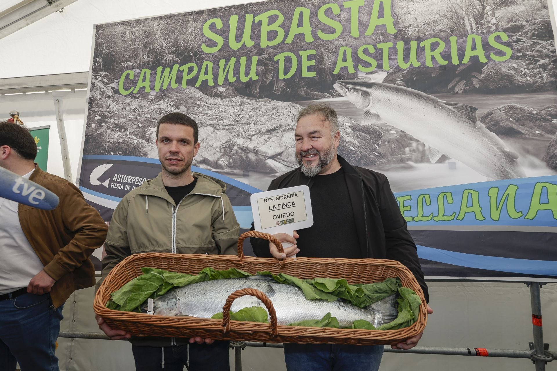 Así ha sido la emocionante subasta del Campanu de Asturias