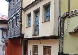 Uno de los bloques que se rehabilitarán, en el número 3 de Vicaría.