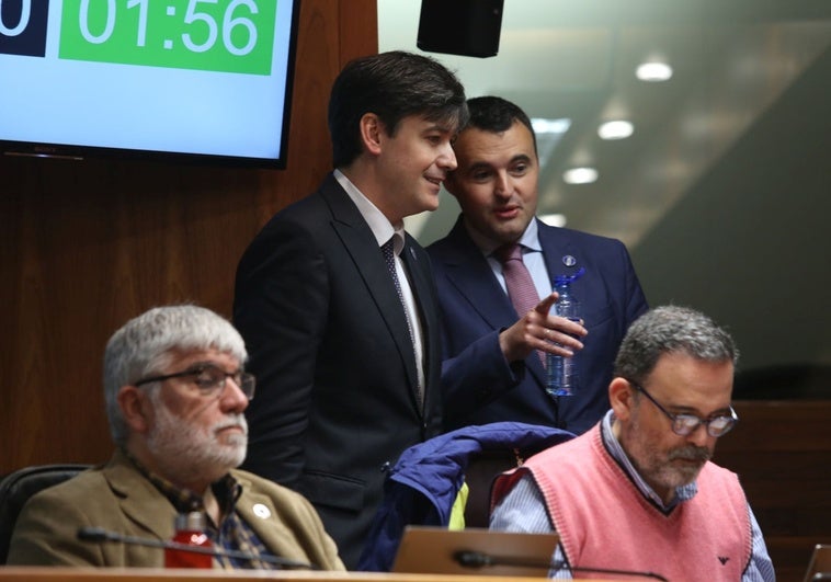 https://s2.ppllstatics.com/elcomercio/www/multimedia/2025/04/20/borja_sanchez_junta_general_principado-RjNCXs5BtmL9k8Ey4QSOzdO-758x531@El%20Comercio.jpg