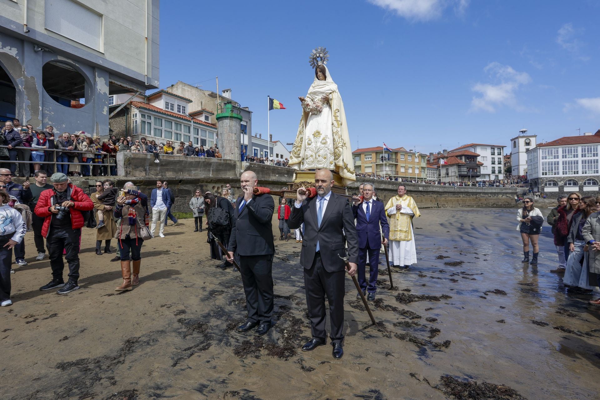 Fotos: La Venia de Luanco en Domingo de Pascua