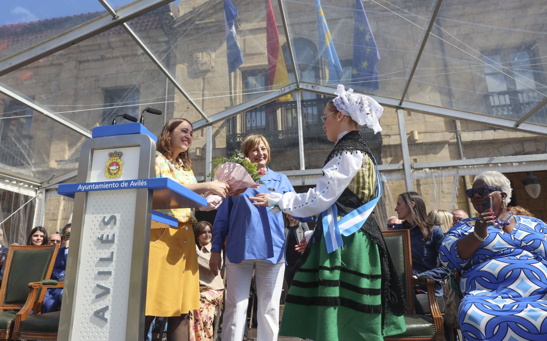 Todas las fotos del desfile de carrozas de las fiestas de El Bollo de Avilés 2025
