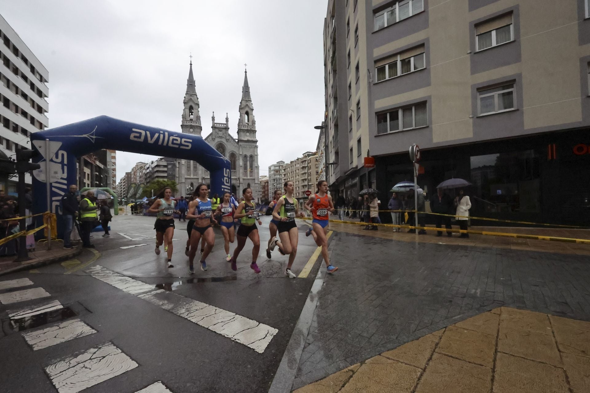 La Milla Urbana de Avilés vence a la lluvia