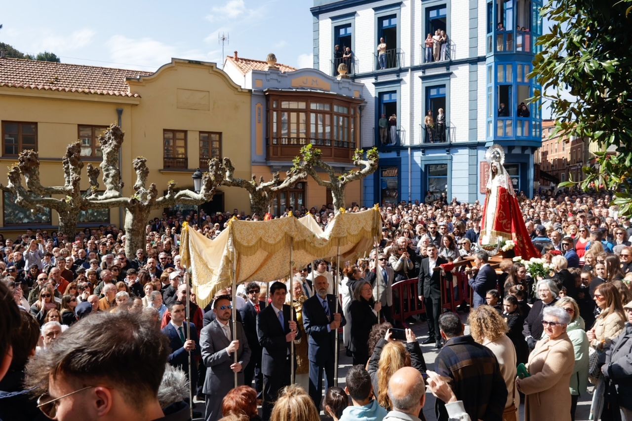 Emotiva procesión del Encuentro en Candás
