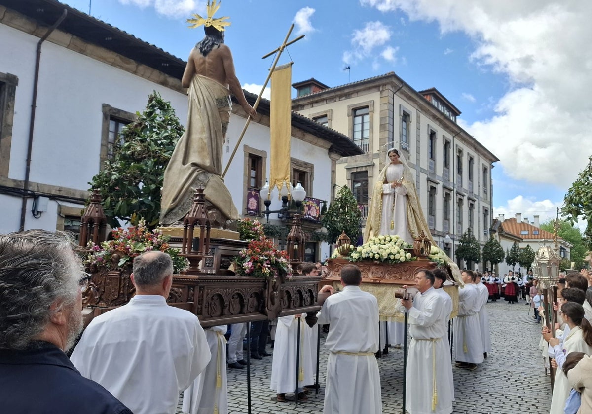La Virgen de la Paz, «la más guapa de Asturias», conquista Villaviciosa