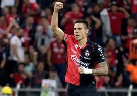Uros Djurdjevic 'Djuka' celebra el gol que anotó ante Guadalajara.